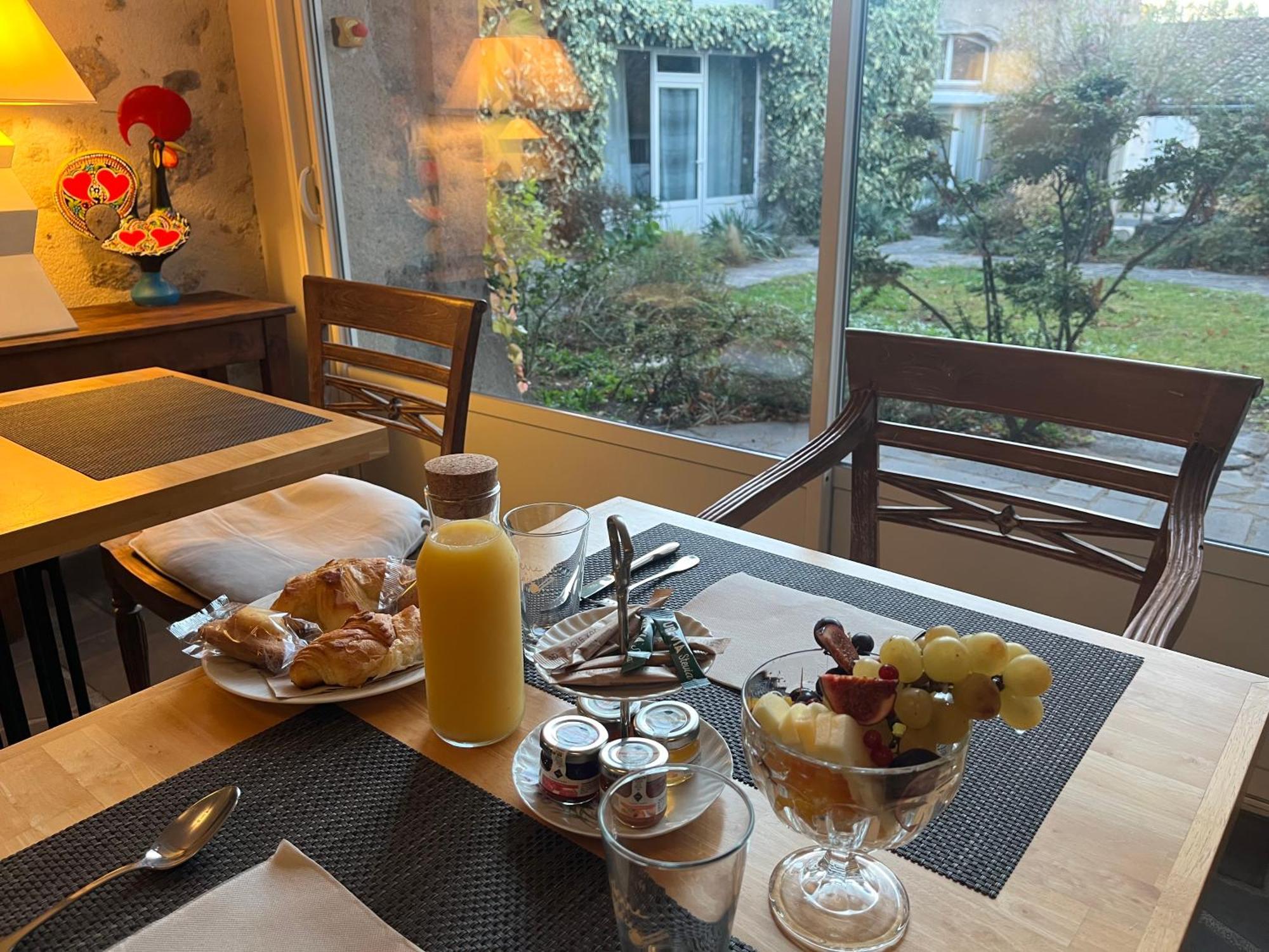 La Cour Carree Hotel Perrier Ngoại thất bức ảnh